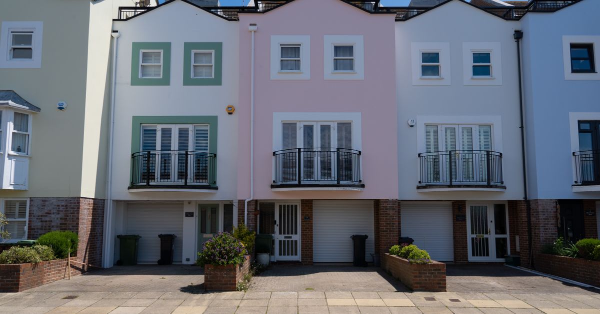 Government Data Highlights Ongoing Damp and Mould Issues in UK Housing