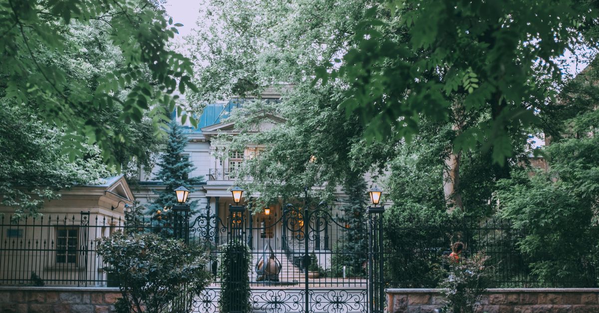 Developers Face Mansion Tax on Unsold Luxury Homes After One Year