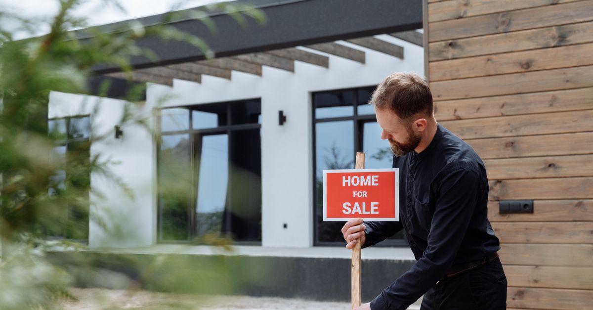 House price growth falls for third consecutive month, Land Registry reveals